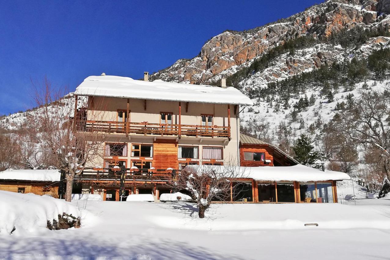 Hotel Restaurant Gites Les 5 Saisons Фрессиньер Экстерьер фото
